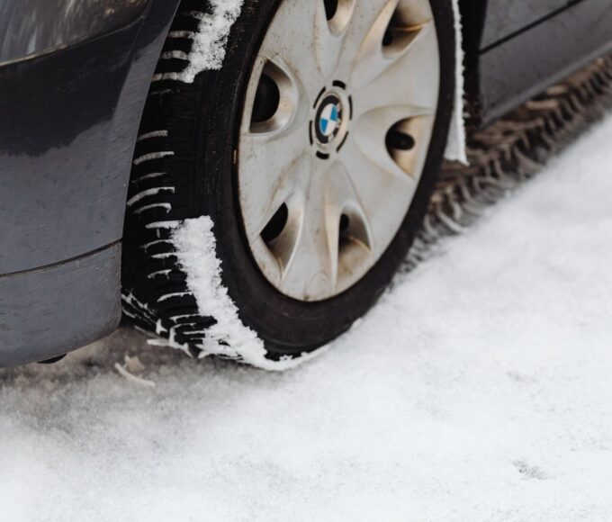 Pneu hiver sur route enneigée