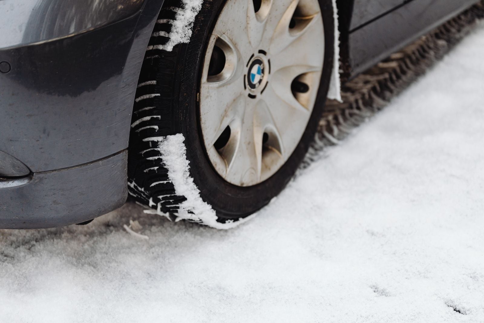 Pneu hiver sur route enneigée